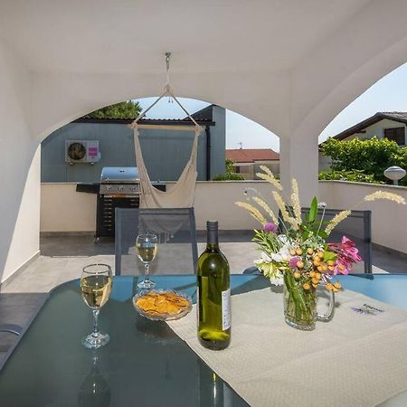Family Patio Vir Exterior foto