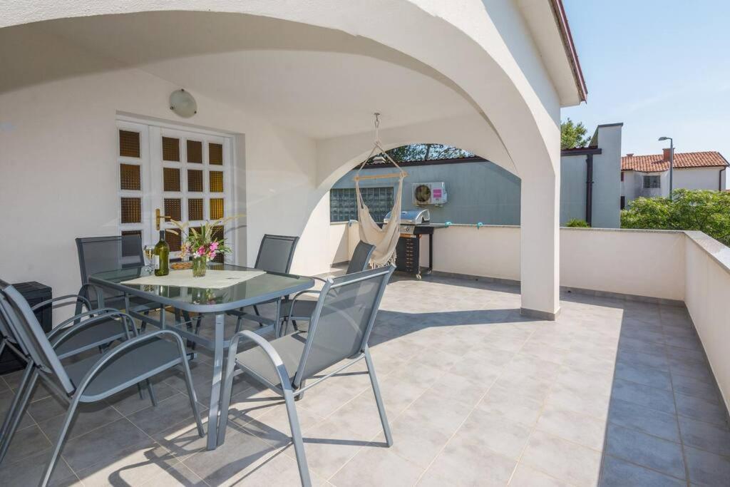Family Patio Vir Exterior foto