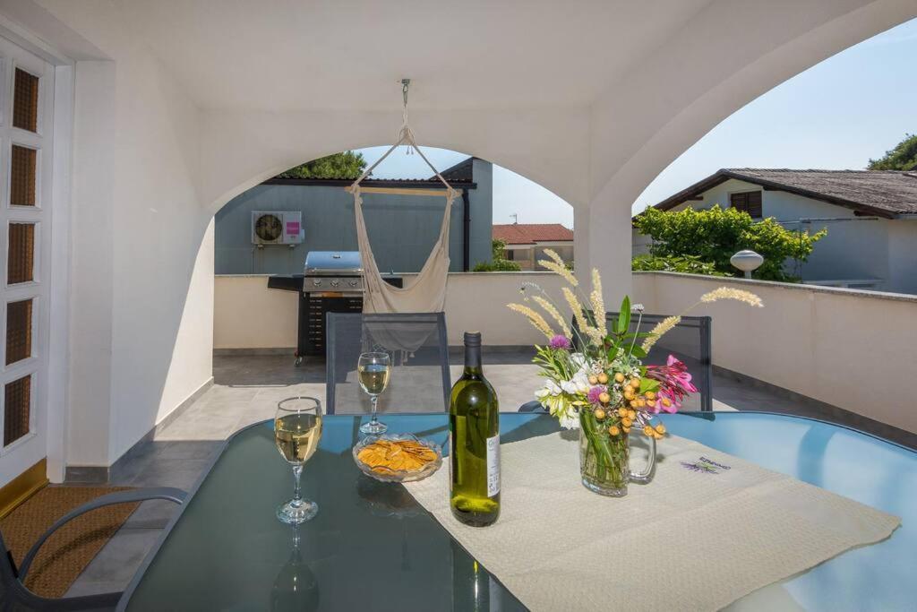 Family Patio Vir Exterior foto