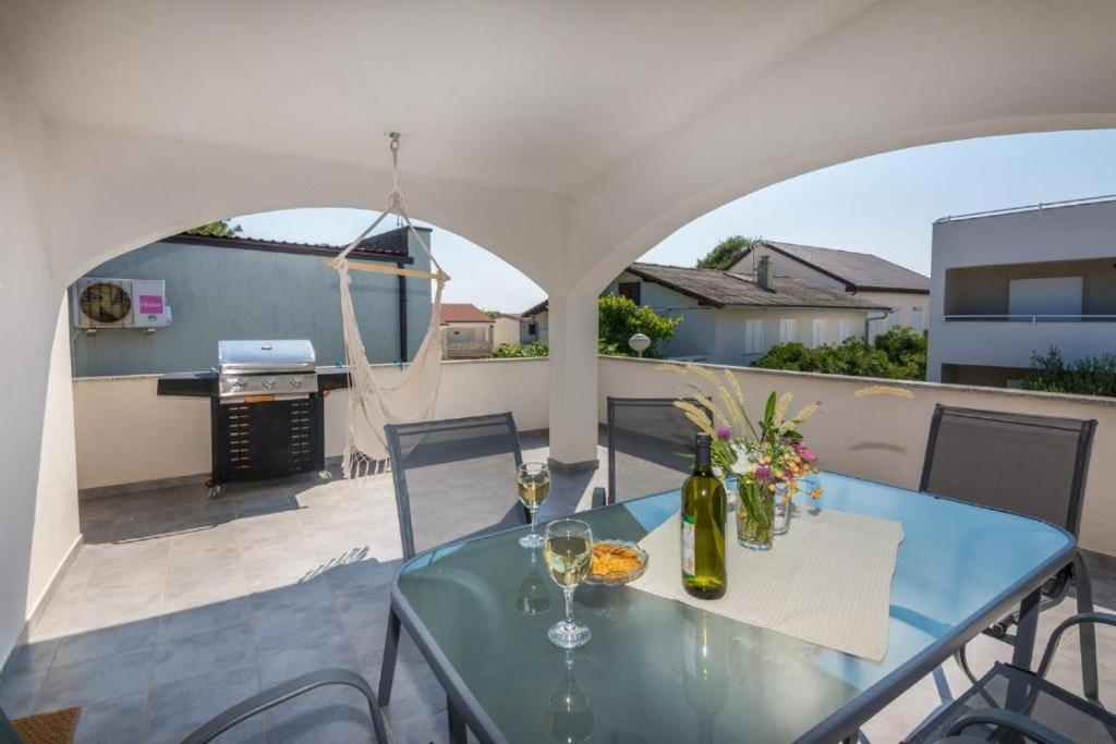 Family Patio Vir Exterior foto